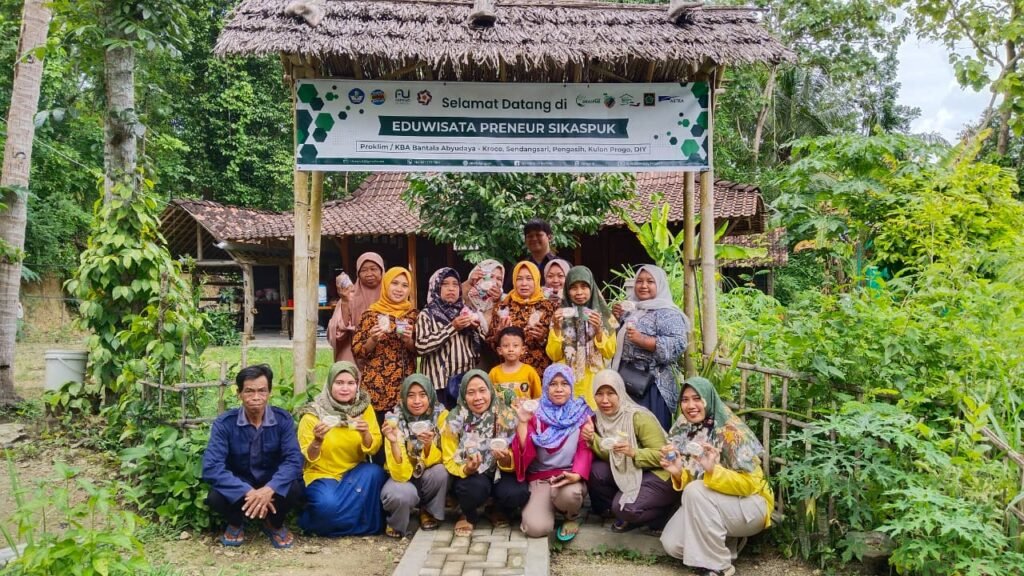 Masyarakat Sendangsari di Saung SIKASPUK